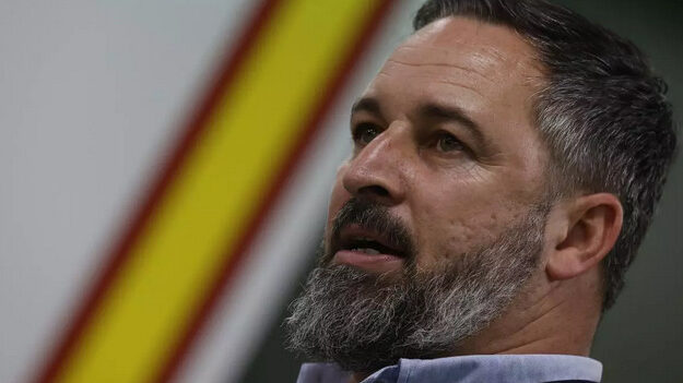 Abascal difunde un bulo xenófobo sobre el asesinato de una mujer en Madrid para cargar contra la inmigración