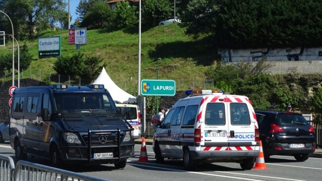 Polémica orden policial en la comisaría de Irún: días libres a cambio de detener inmigrantes