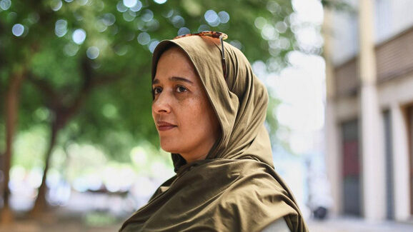 Echan a una mujer de una piscina municipal de Valencia por llevar velo: "Qué asco de ropa lleváis, vete a tu país"