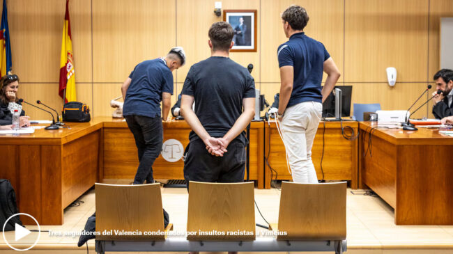 Condenados a ocho meses de cárcel tres seguidores del Valencia por insultos racistas a Vinicius en Mestalla