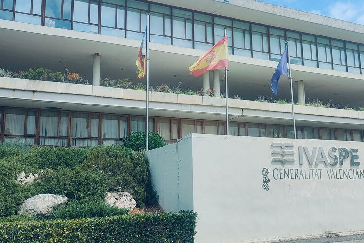 Colectivos feministas denuncian el vínculo inmigración-delincuencia en cursos del Ivaspe