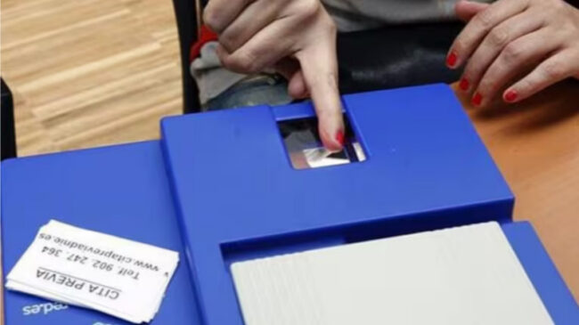 Colapso en extranjería: pasan meses hasta conseguir una cita para renovar la tarjeta de residencia o pedir asilo