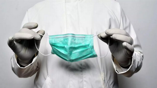 Seis meses de cárcel a un hombre por humillar a un médico en València que le pidió que usara mascarilla tras la covid: "Vete a tu país"