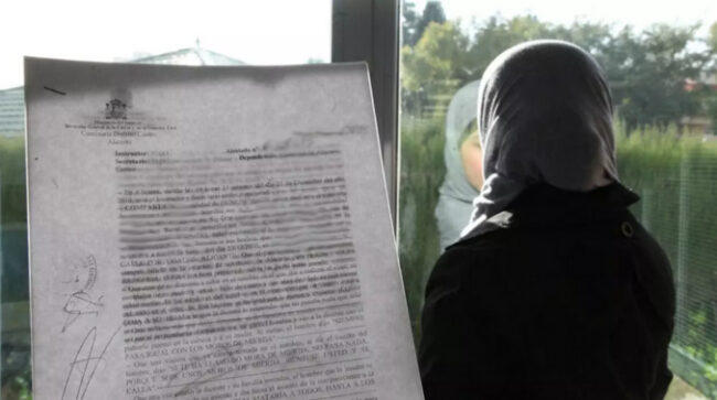 Miedo a denunciar: «Me sacó un arma. Fui como víctima, pero me detuvieron porque no tenía papeles» Miedo a denunciar: "Me sacó un arma. Fui como víctima, pero me detuvieron porque no tenía papeles"