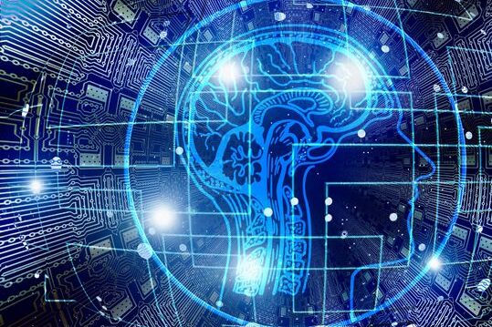 La Agencia de los Derechos Fundamentales de la UE alerta del impacto de la Inteligencia Artificial en el racismo y el discurso de odio en redes sociales